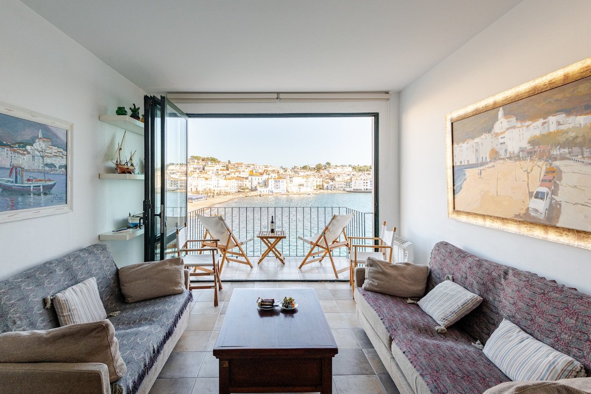 Casa a primera línea de mar en Cadaqués. gallery image 3