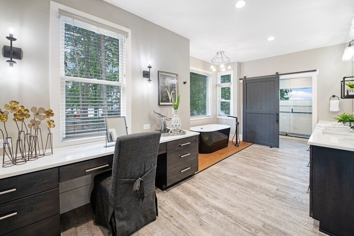 Sterling on Strawpocket gallery image 2