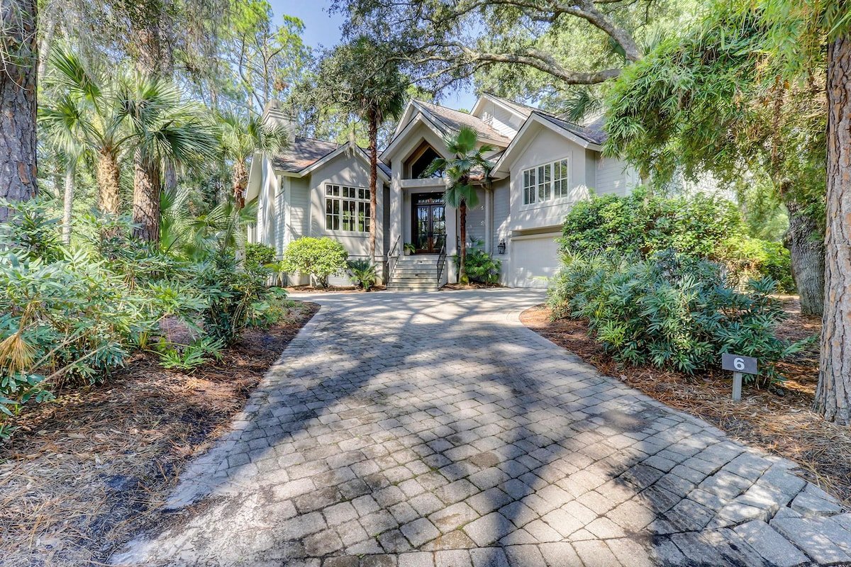 4th Row beach home with screened porch & pool gallery image 4