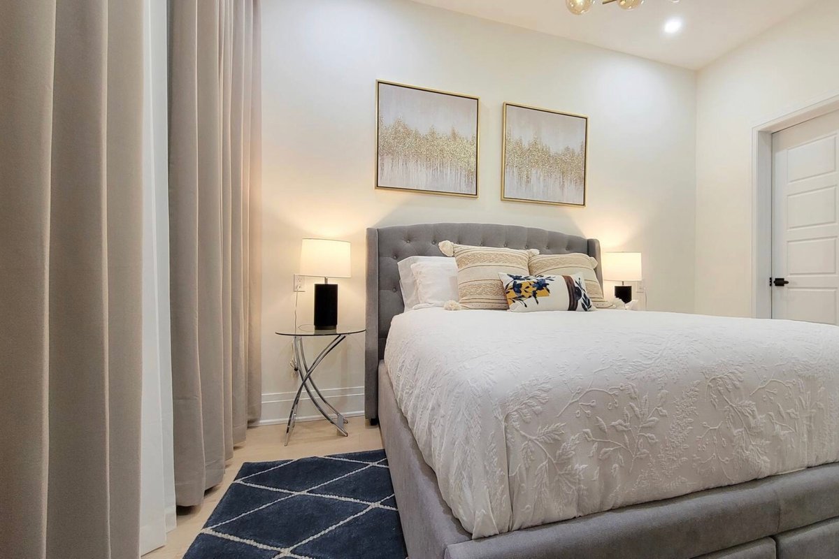 Luxury 4 BR/4 BA/Queen W/Sleeps 12/2 Free Parking