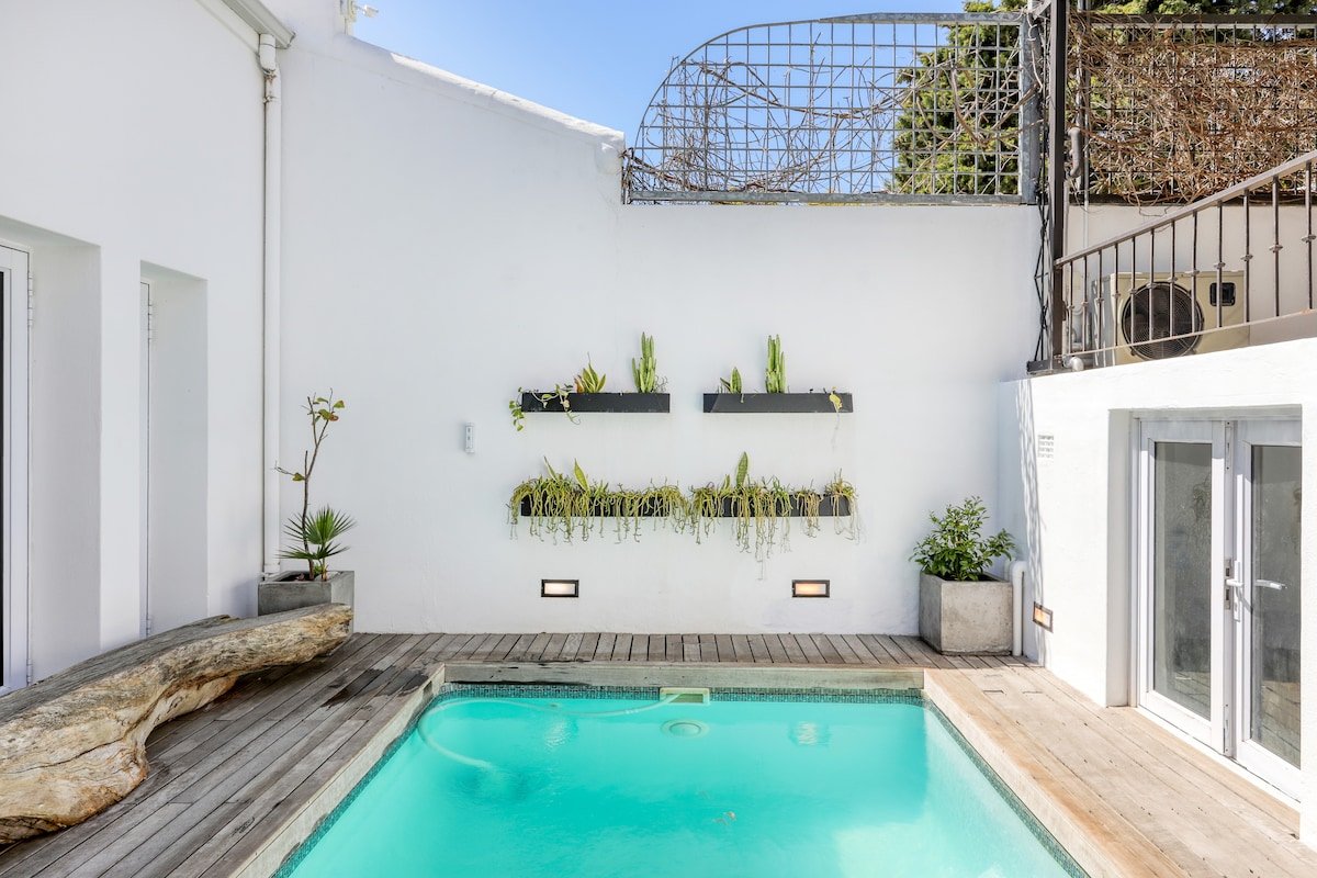 Solar-Power Green Point Village Retreat gallery image 5