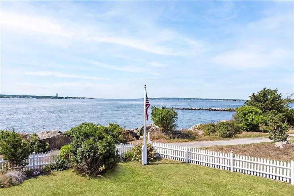 Bristol Ferry Lighthouse gallery image 4