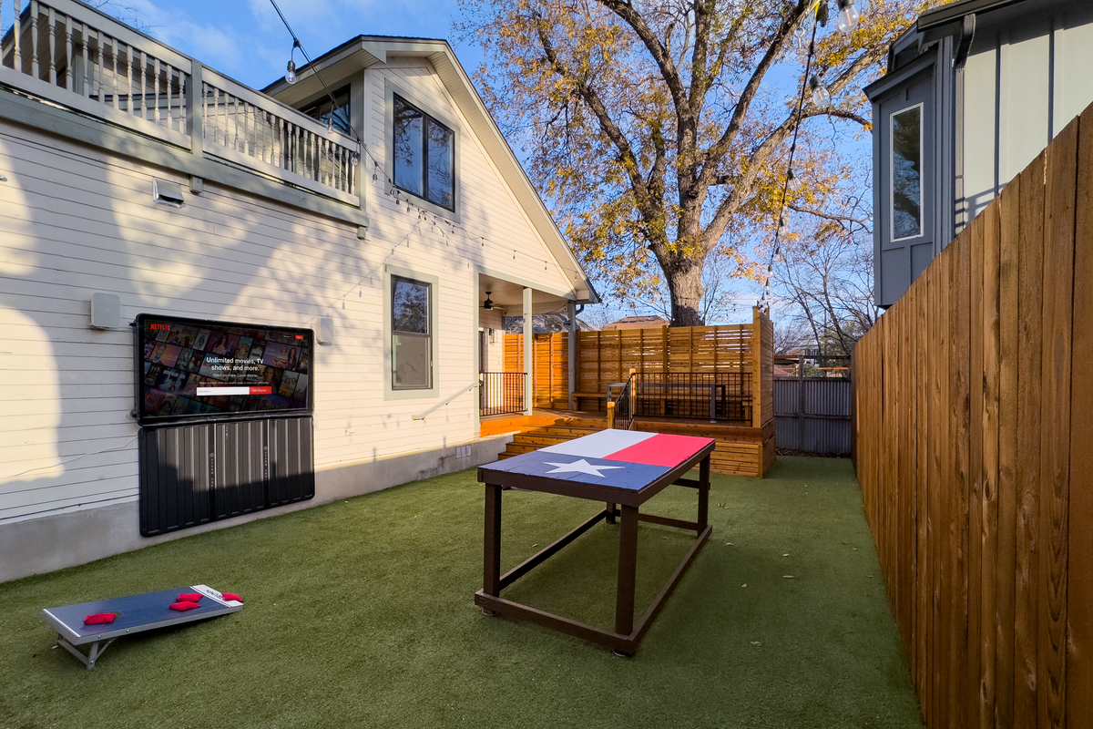 Walk to Rainey | Bachelor(ette) House | Sleeps 22