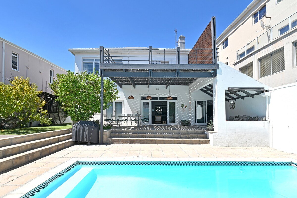 Perfectly located / 4 bed / 3 Bath Home Bantry Bay gallery image 2