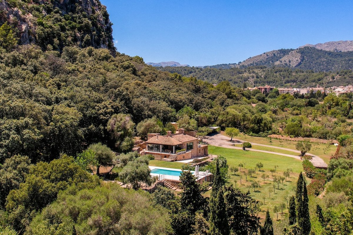 Luxury villa with heated pool and gym in Pollença gallery image 2