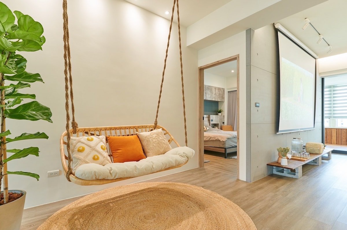 Lazy loft 6-8人房@西門徒步區/捷運6分鐘/電梯雙衛浴/附投影與寬敞陽台 gallery image 3