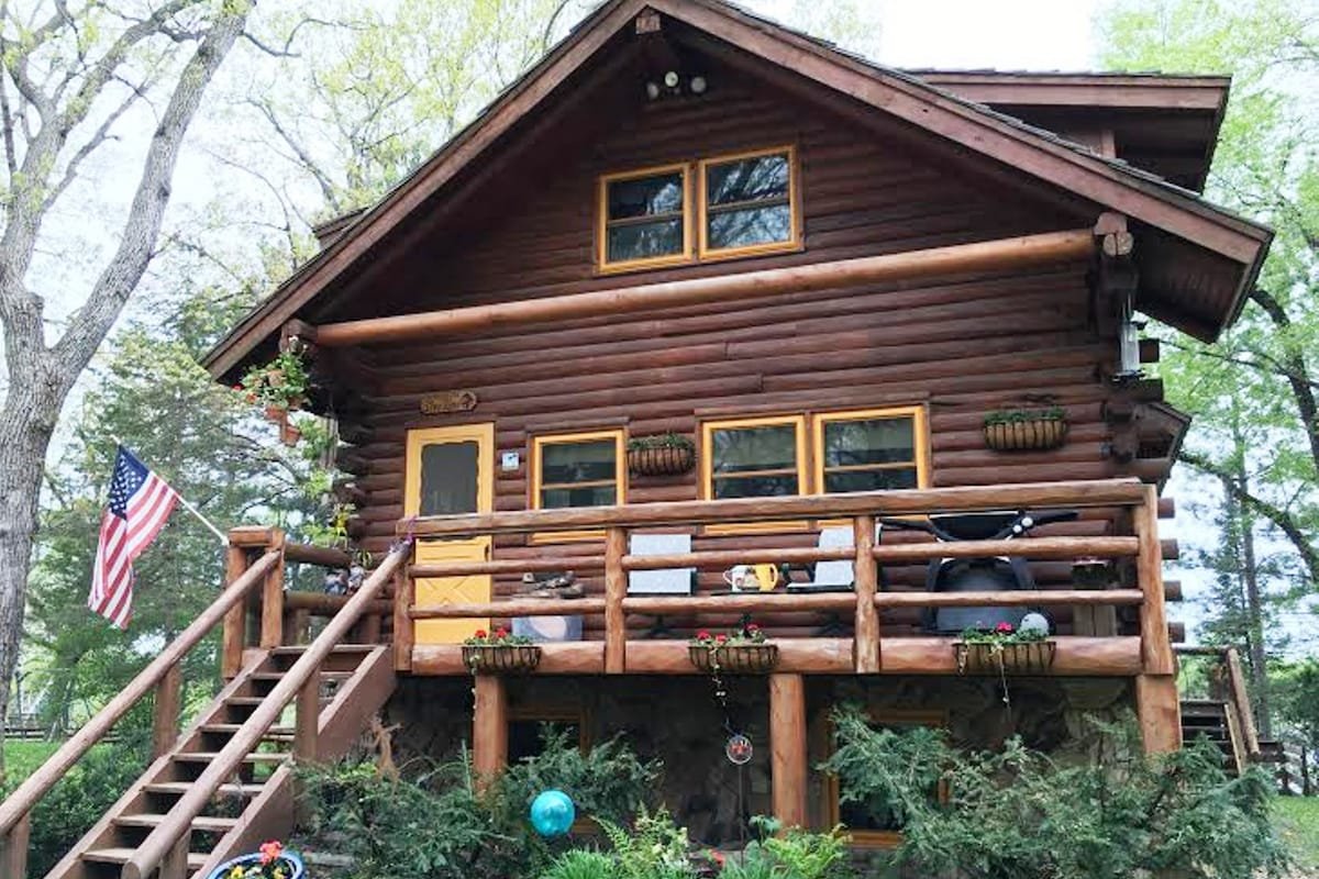 Log Cabin, Lake Retreat gallery image 2