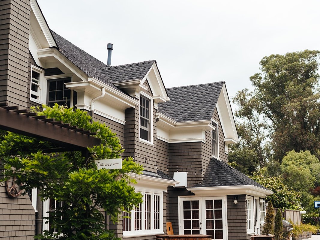 Cozy Farm House on 10 acres, 18 guests, hot tub gallery image 5