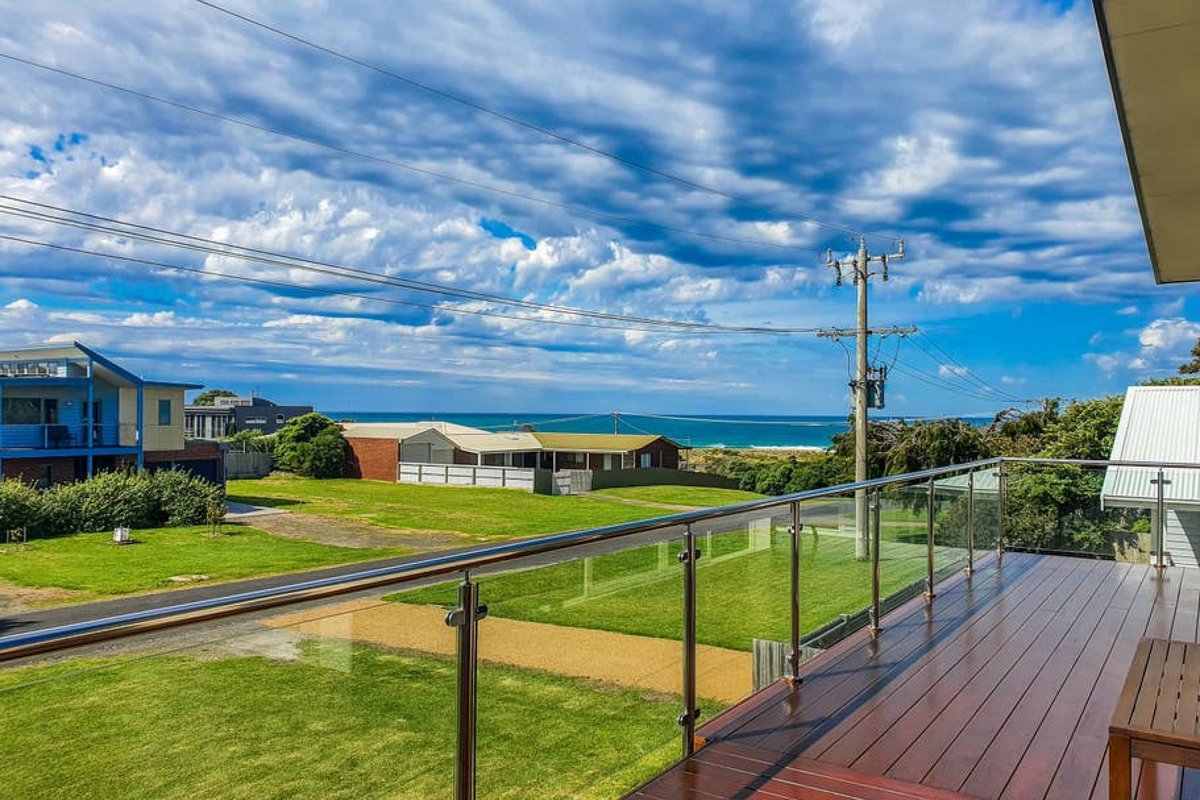 Seal Haven – Central + minutes to the beach