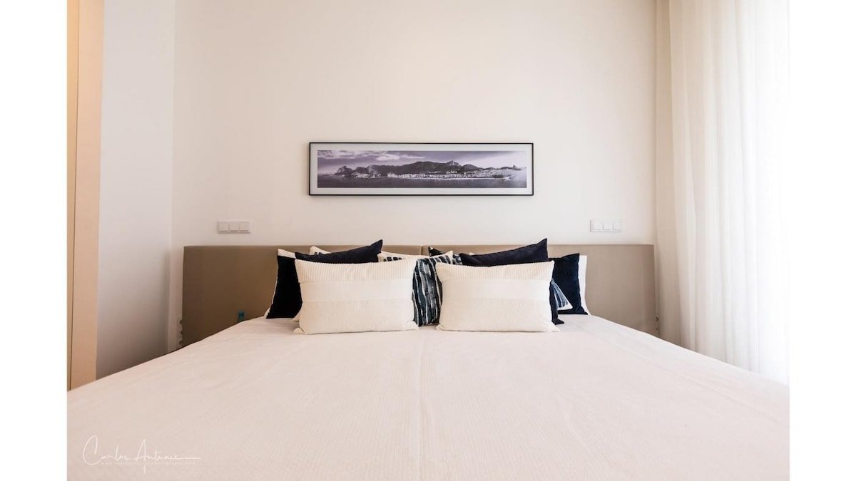 Superb Modern and Unique Liberdade Apt gallery image 3