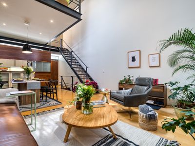 Departamento con techo de doble altura en Condesa.