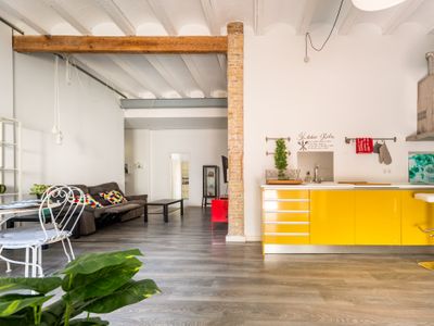 120 sqm Loft-style 3 BR A/C Beach Marina Metro