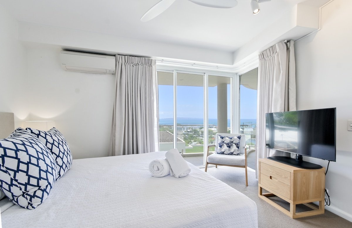 Noosa Crest Penthouse 40: Private Rooftop Pool gallery image 4