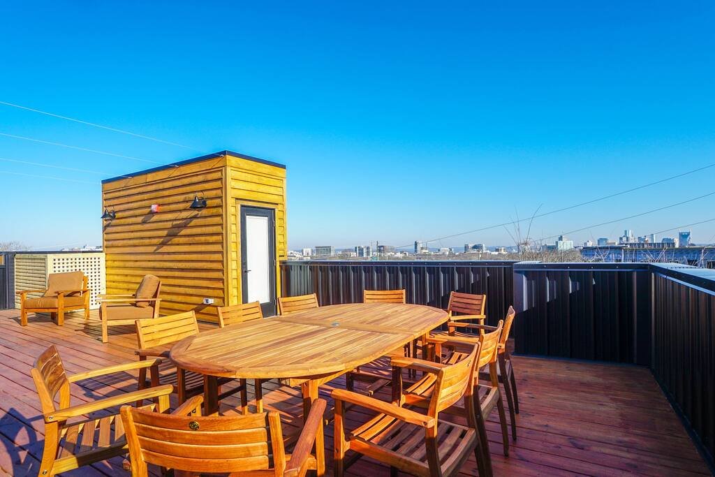 Rooftop DT Views+Pet friendly+Sleeps 20+Garage gallery image 2