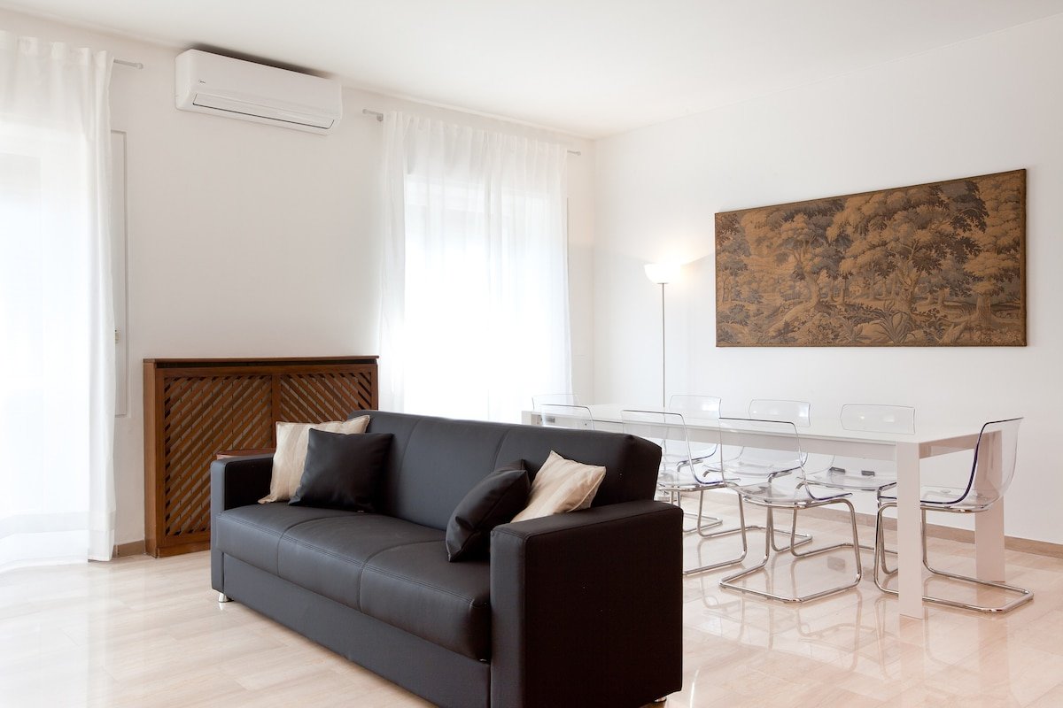 Big, Central and Bright apartment gallery image 3