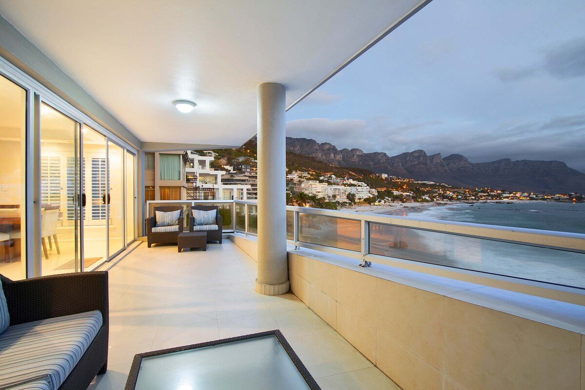 Clifton Views – Elegant Apt with pool & sea views gallery image 3