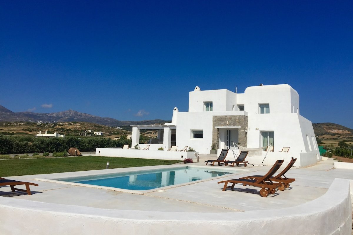 Villa Aria with private pool next to Naoussa gallery image 2