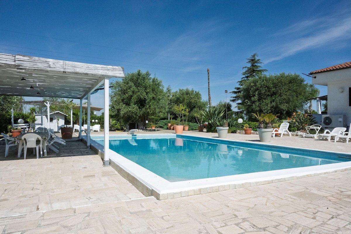 Villa with Pool in Puglia for 8 people gallery image 4