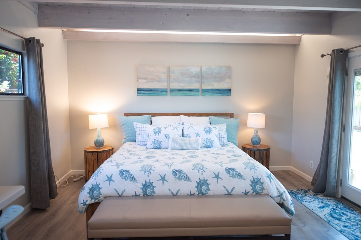 Walk to Capitola Beach, Pleasure Point or 41st Ave gallery image 5