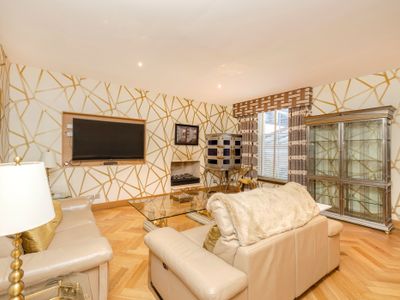 Argyl | Beautiful 3 bed Apt. on York Place