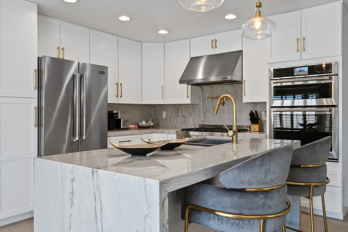 ❤ BRAND NEW POOL, Clean 4BR/3BA Modern Chic Home ❤ gallery image 5