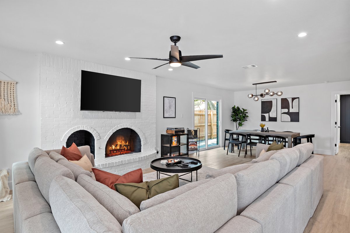 Best Location! 6 beds! Patio+Fire Pit+Game Room