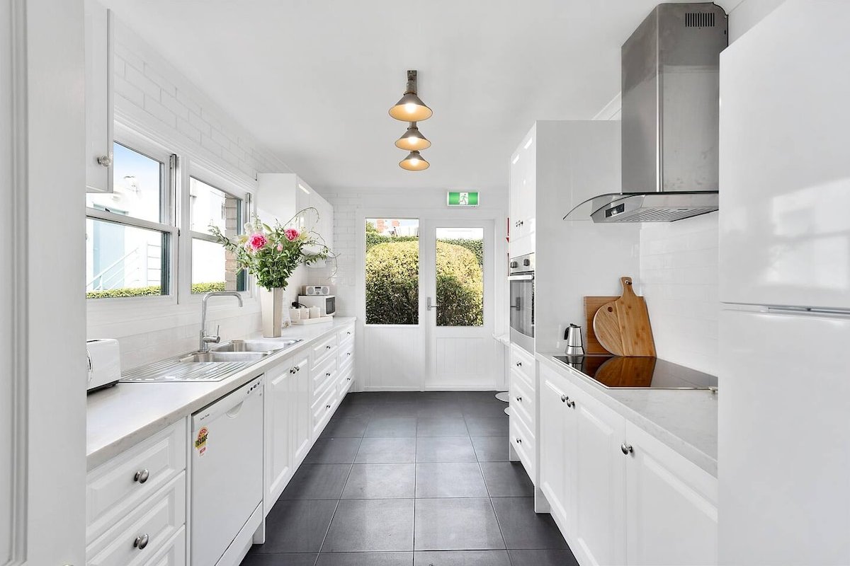 Hampden Manor—A Refined Battery Point Period Home gallery image 5