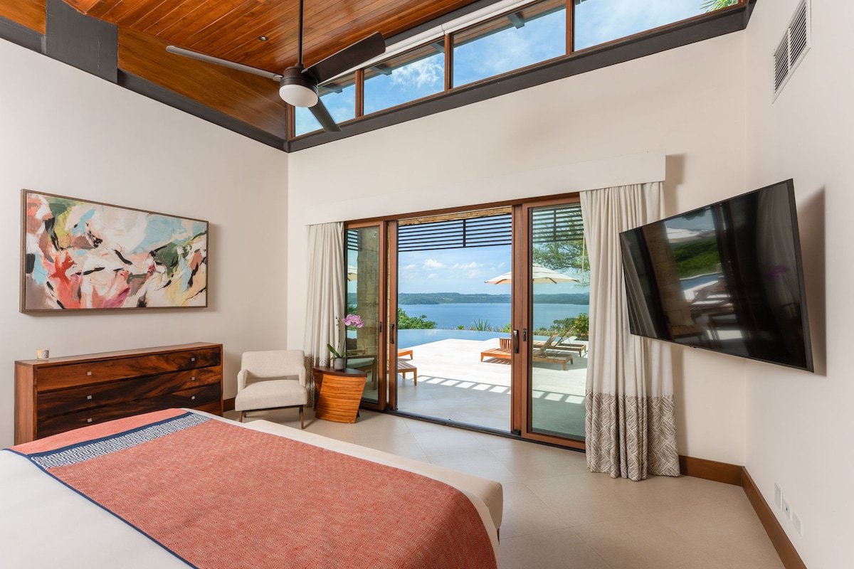 Luxury Retreat | 5 BR Villa w/Breathtaking Views gallery image 5