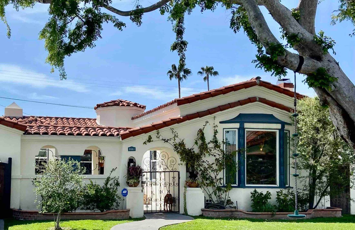 NEW! Classic L.A. Bungalow gallery image 2