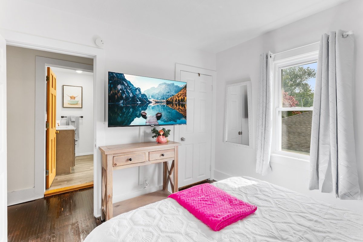 New Listing Discount! 3BR/2BA-Sleeps 6 w/Game Room gallery image 5