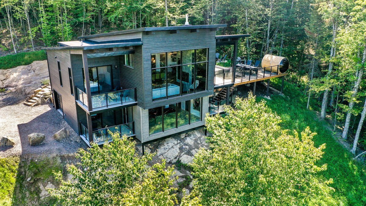 Luxurious Modern Mansion – Private Jacuzzi & Sauna gallery image 2