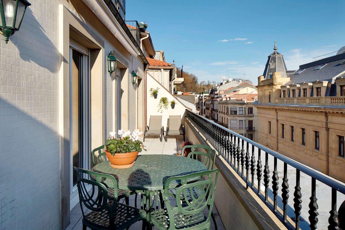 Garibay Terrace by FeelFree Rentals