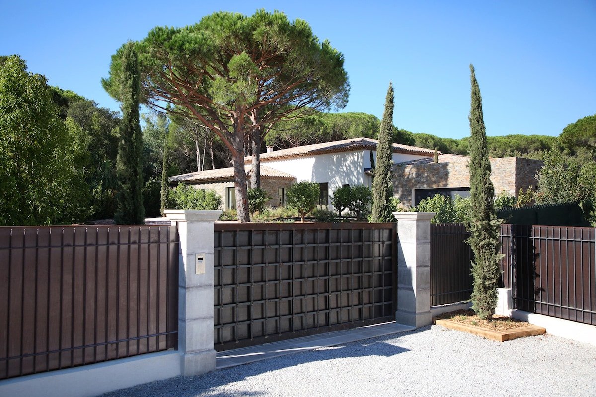 Pré des salins 7 suites 14 Pax Villa in St Tropez gallery image 5