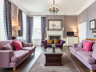 Majestic Georgian Flat in the Historic City Centre