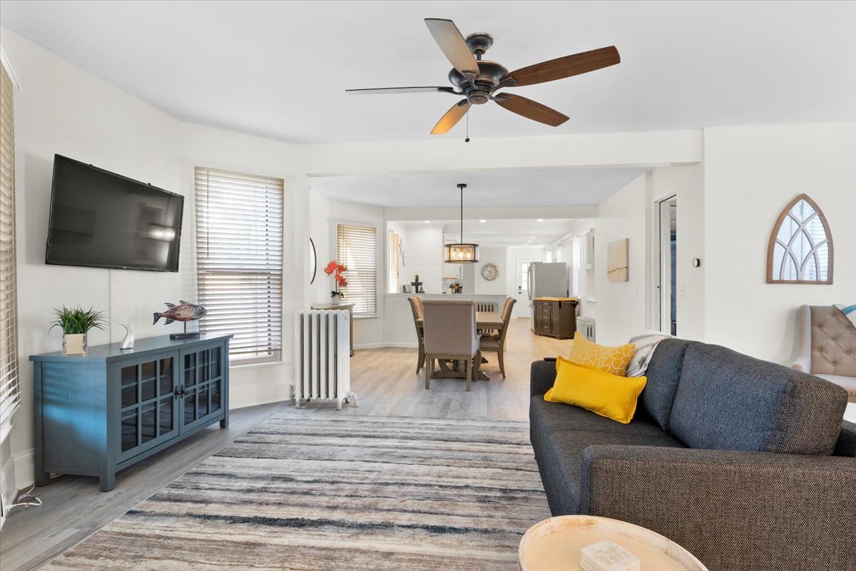 3br 3ba & 2 Kitchens! Just steps to beach and park gallery image 2