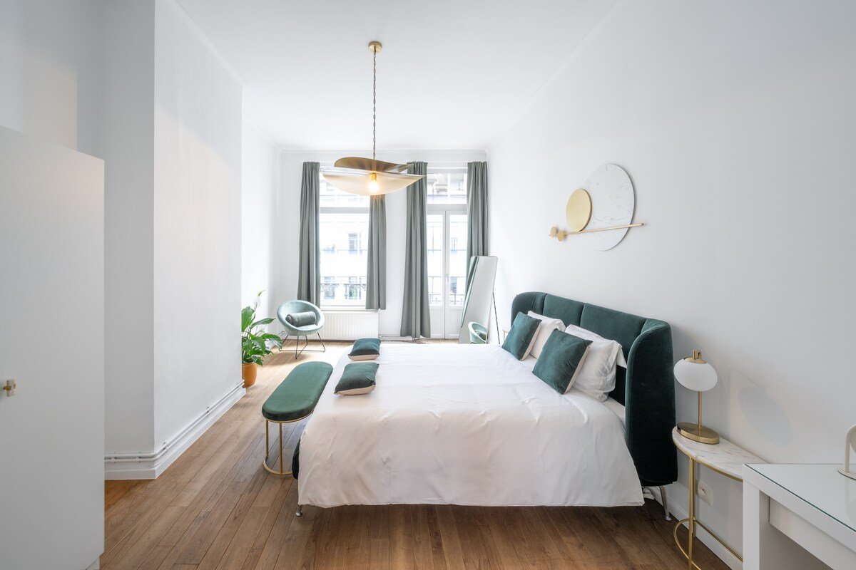 Serenity bubble next to the Grand Place gallery image 2