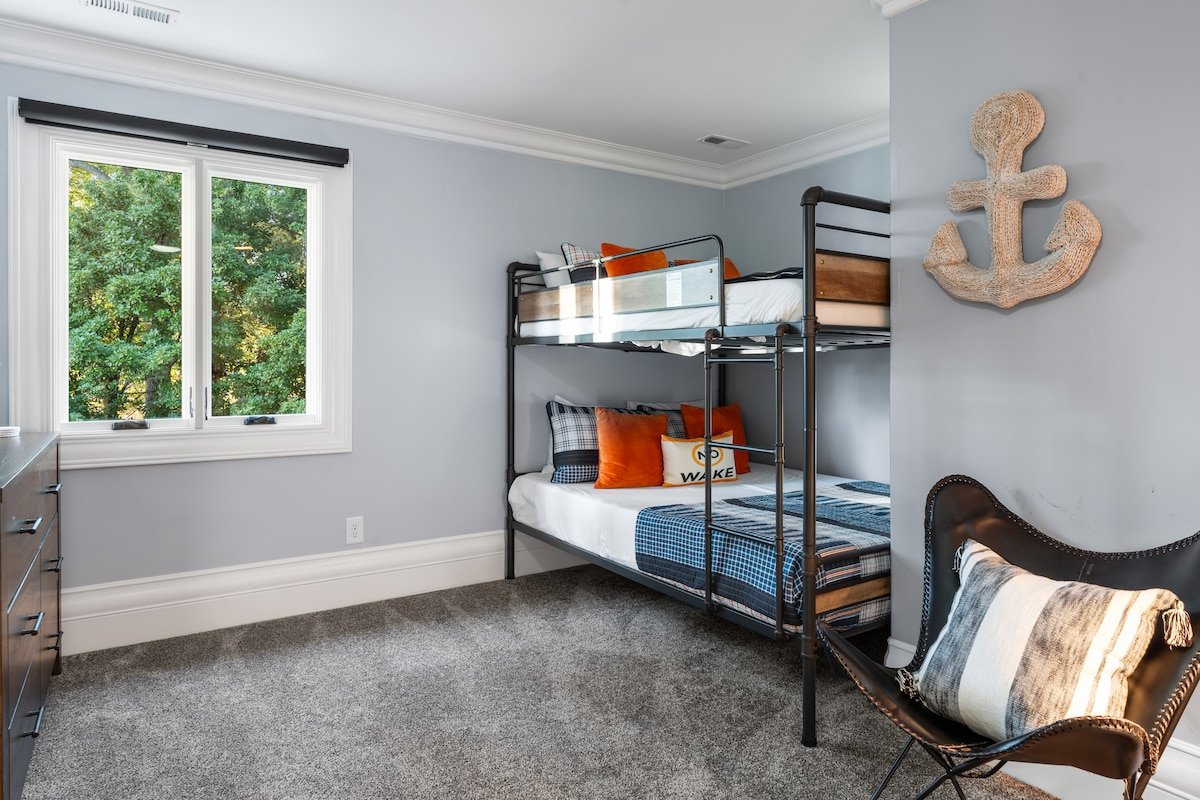 Lucent Sunset Retreat w/Heated Pool & Game Room gallery image 5