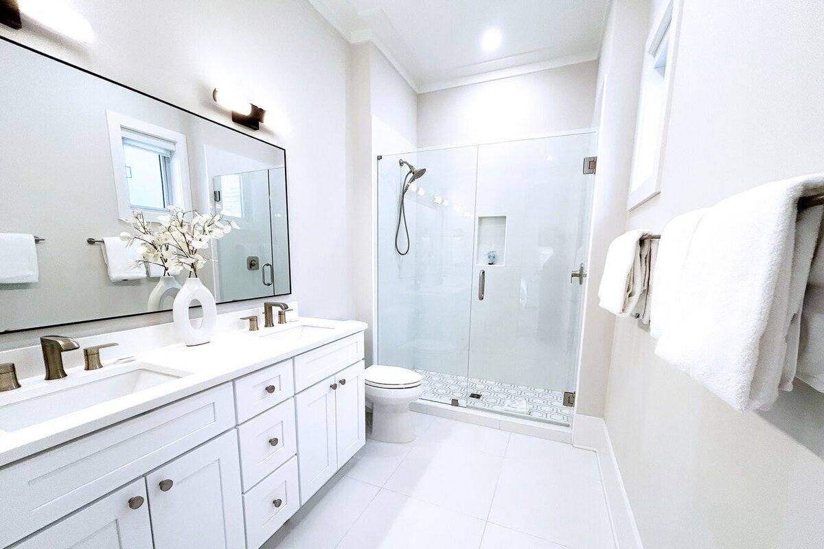 Ocean Breeze |Hot Tub,4 Bikes & 2 Beach Chairs gallery image 3