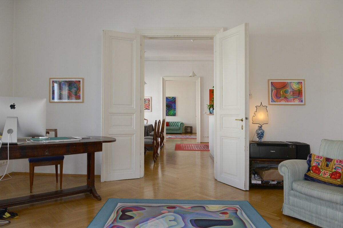 delightful sunbathed city-apartment gallery image 3