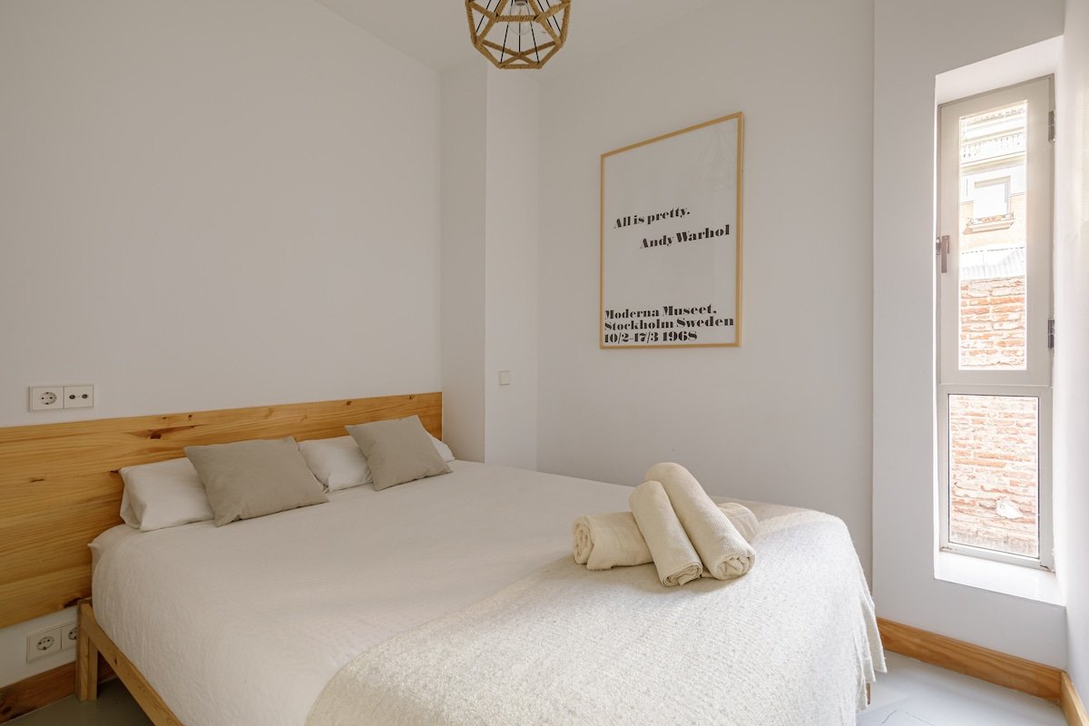 Sunny Design Apartment in La Latina/Plaza Mayor gallery image 4