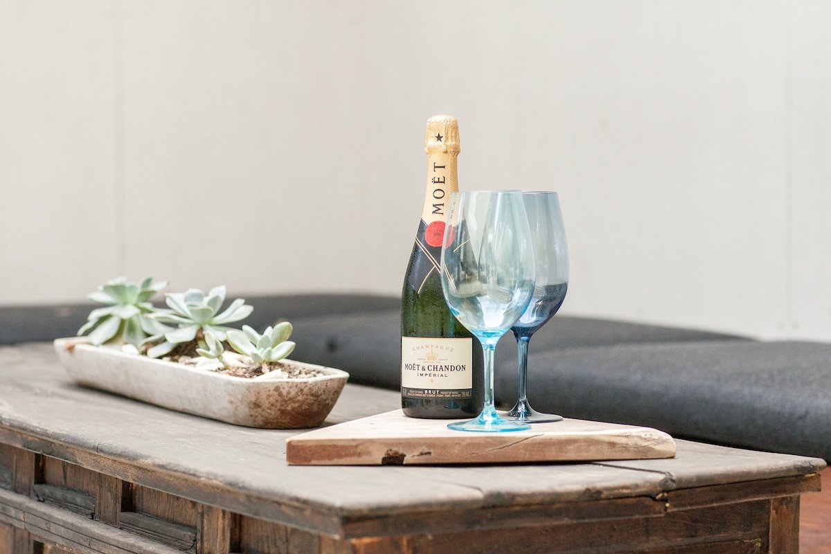 A Gorgeous Getty 2 Home -walk to the beach 30 day gallery image 5