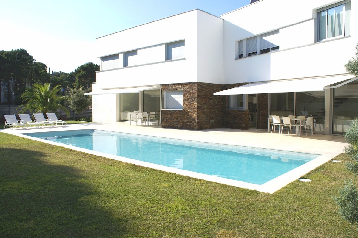 Villa Casanovas 12/13 people gallery image 2