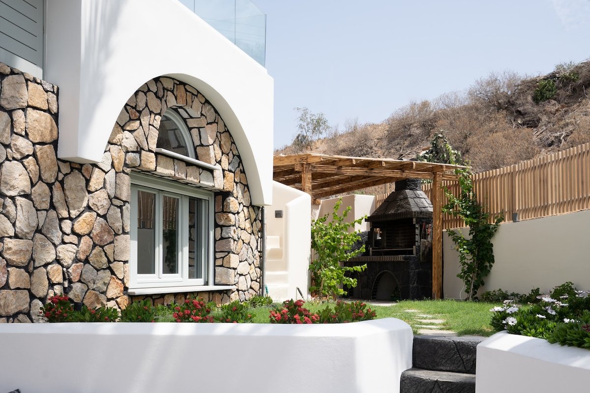 Black occhio Villa with private pool gallery image 5