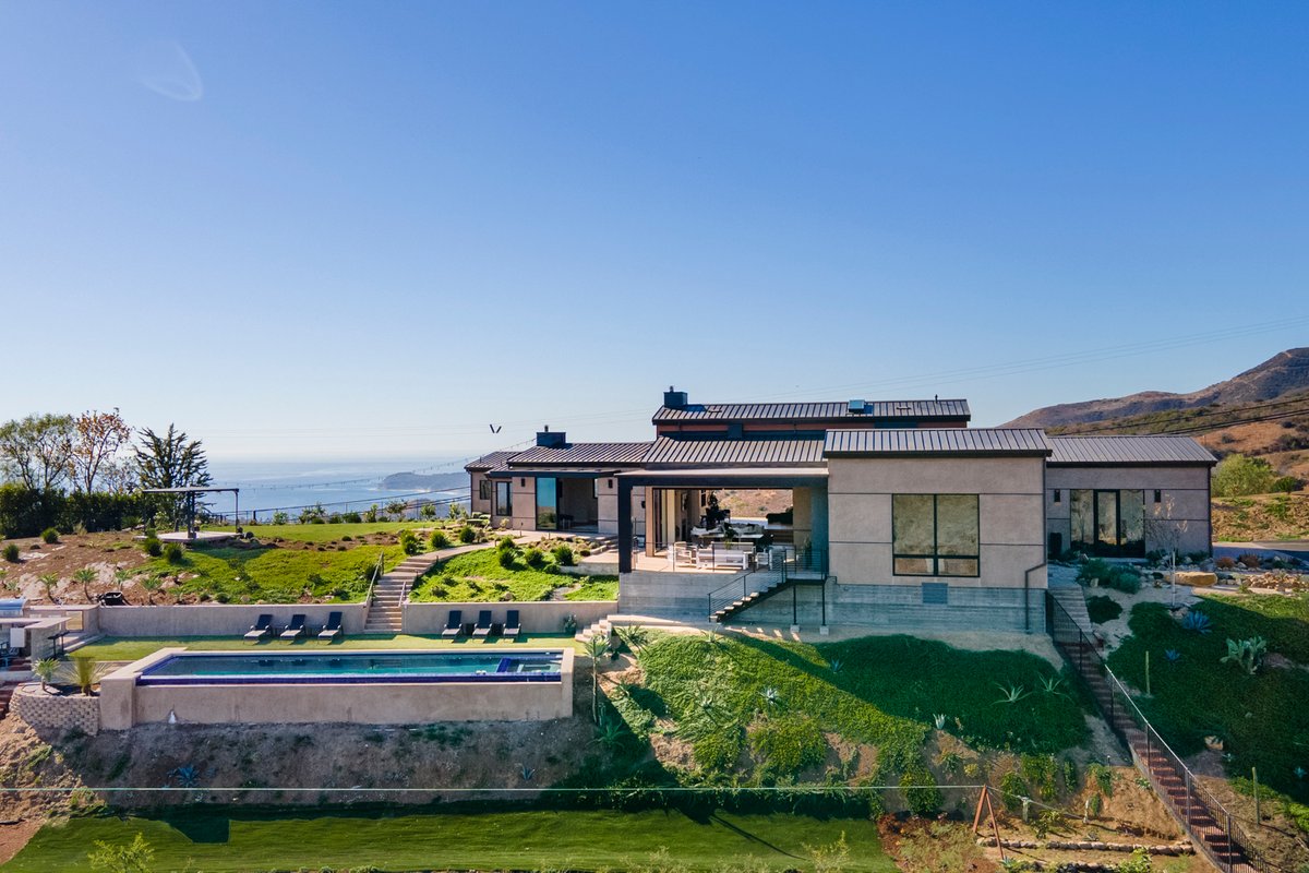 Spectacular Ocean and Mountain View Luxury Home