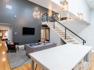 Modern Condo w/Loft and Kitchenette on Thames St