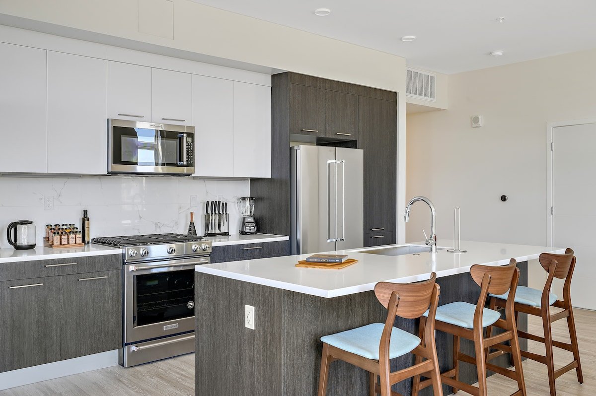 Lofted Living w/ Garage Spot gallery image 5