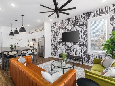 Sleeps 24, TWO Adjacent Homes -3 miles to Broadway