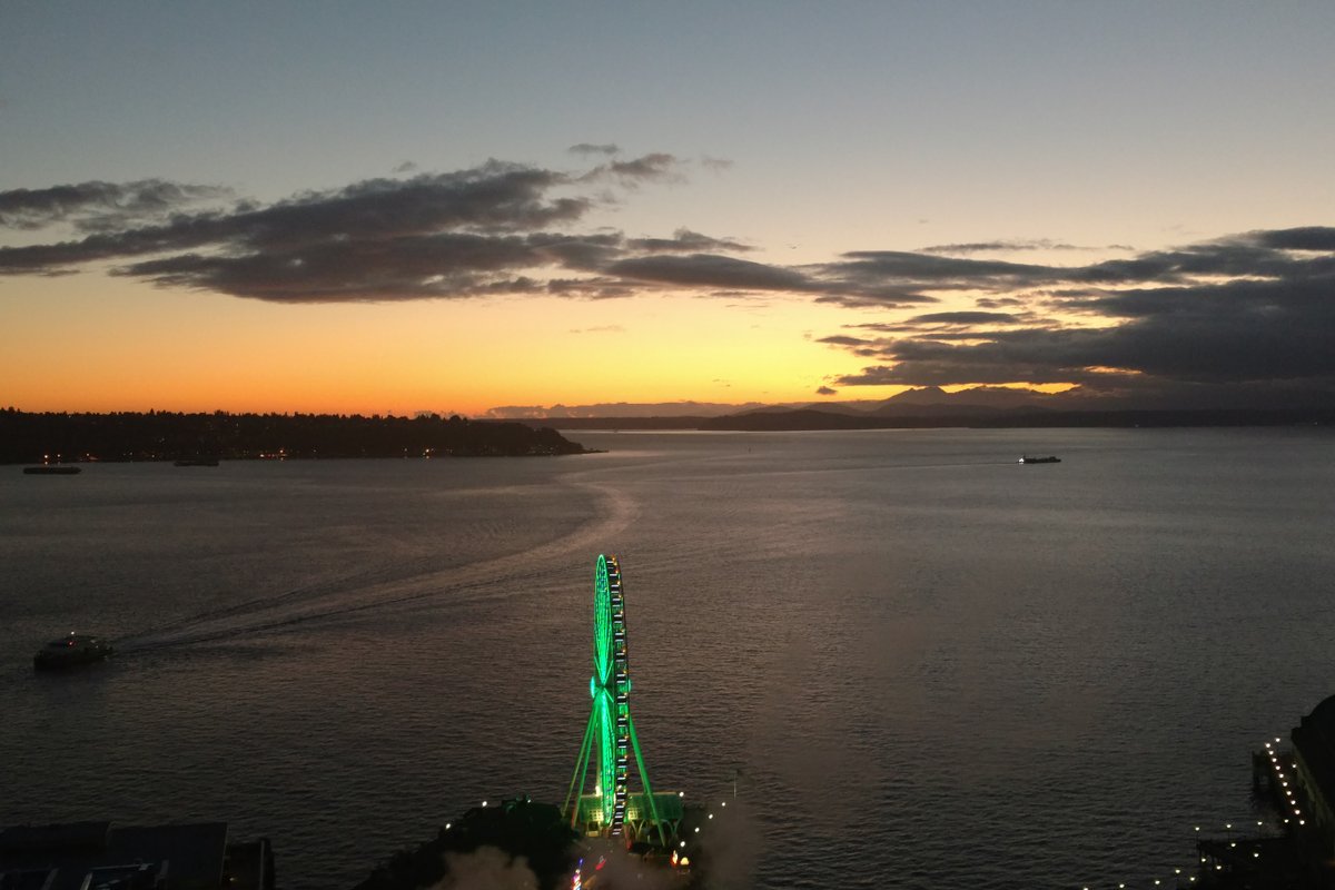 Harbor Steps, Downtown, Water Views! Huge 1400 sf!