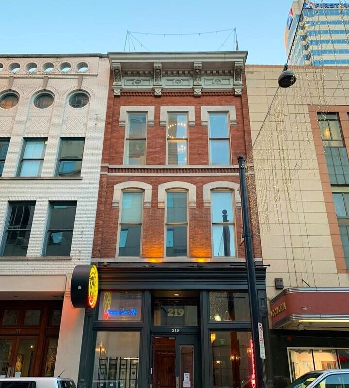 Armstrong Corset Lofts- 301-Downtown Arts District gallery image 3