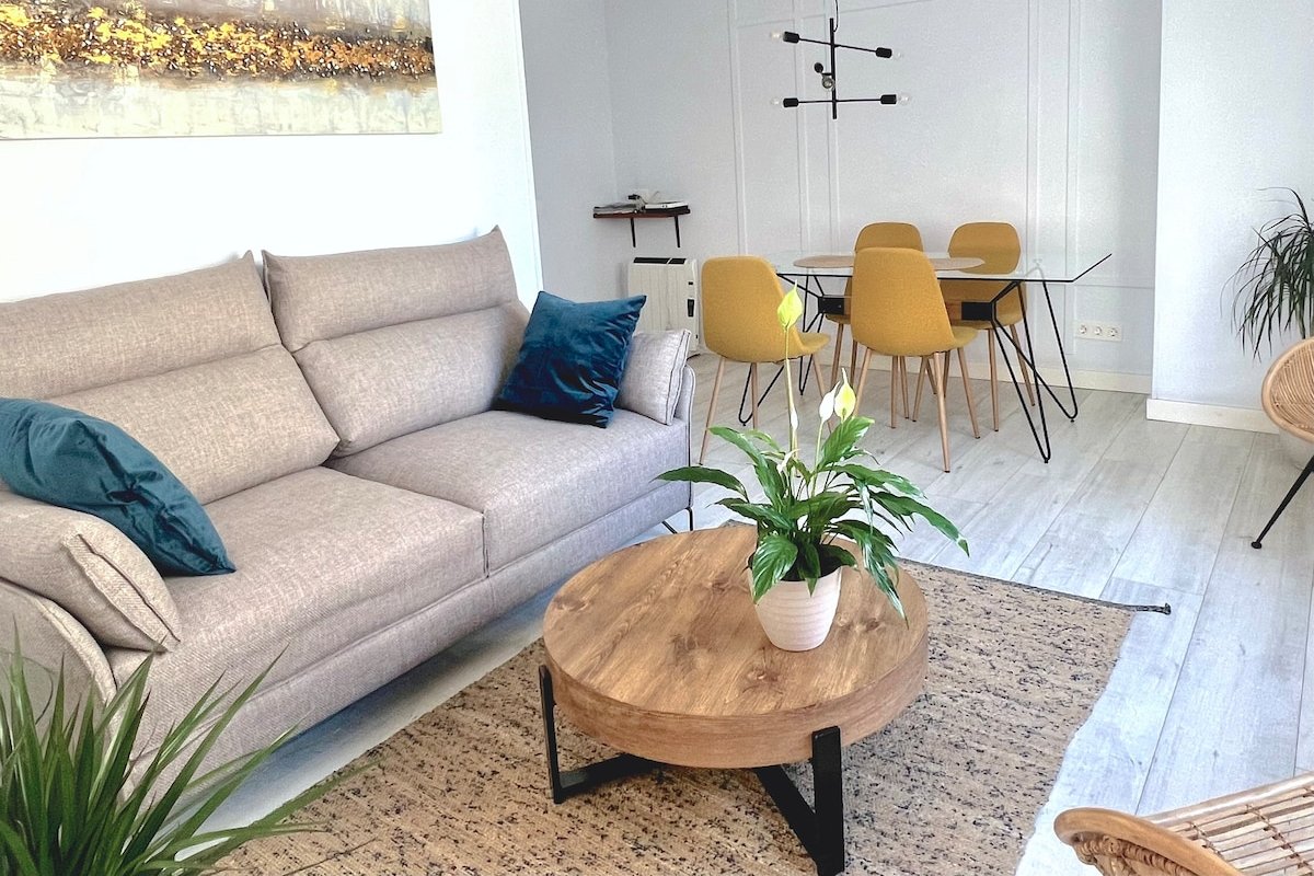 ♥︎ Gorgeous Central Apartment – Beachfront – 3 BD gallery image 3